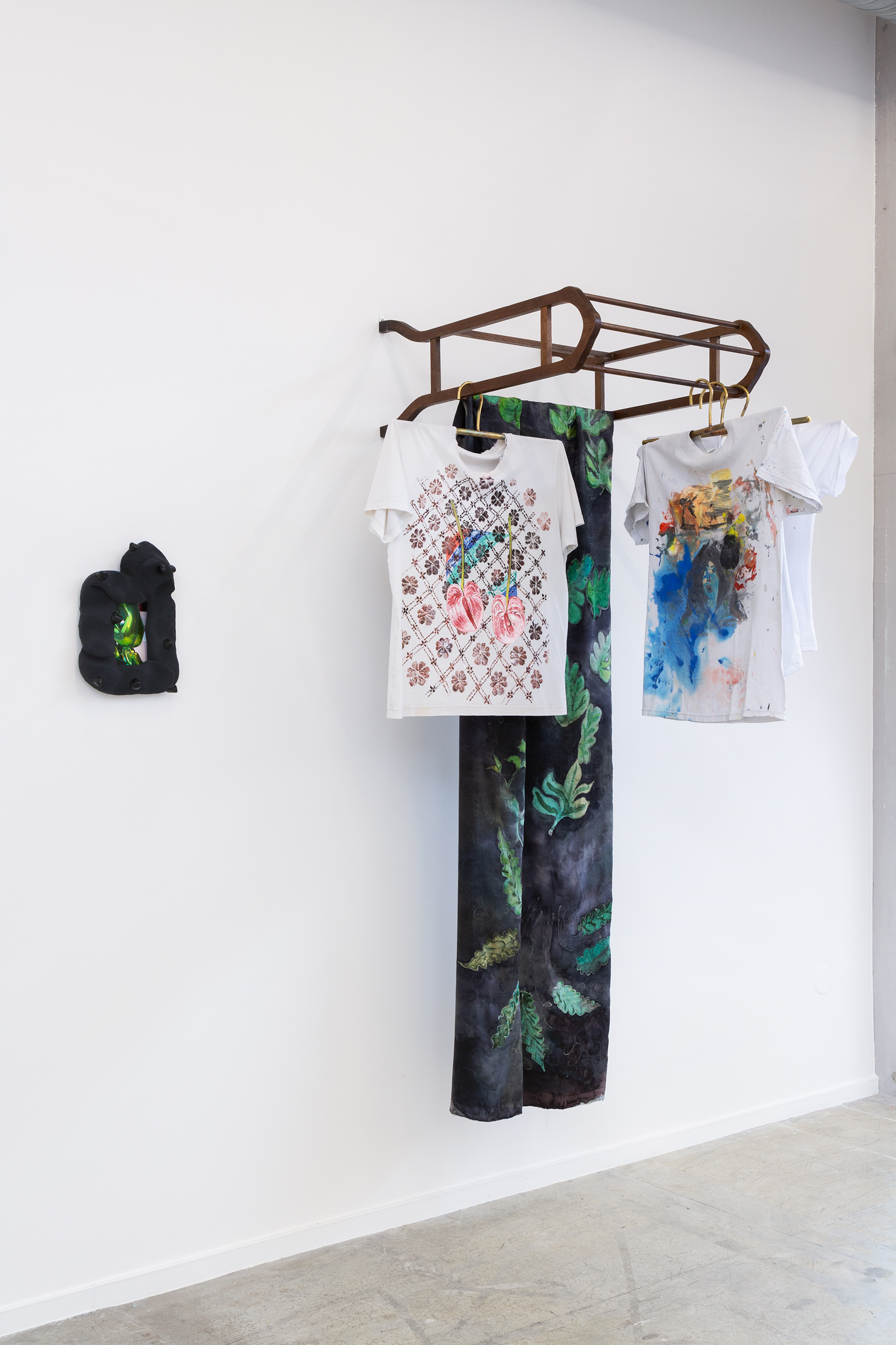 https://mireilleblanc.com/files/gimgs/th-6_Mireille-Blanc-KUNSTHALLE_SeFairePlaisir__061.jpg
